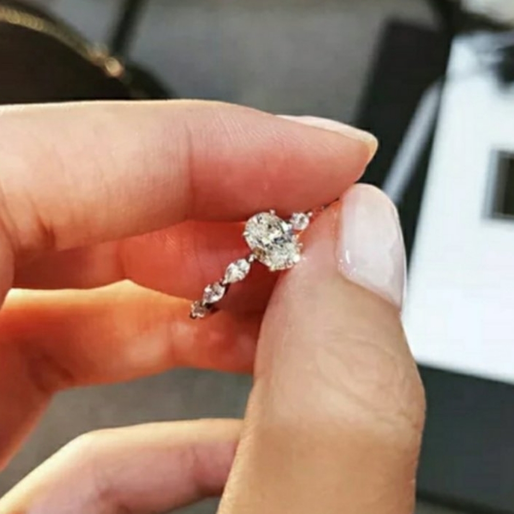 Dazzling Silver Women's Ring - Picture 3 of 6